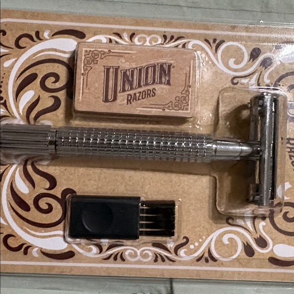 Union Razors Stainless Steel Safety Razor - Picture 3 of 3